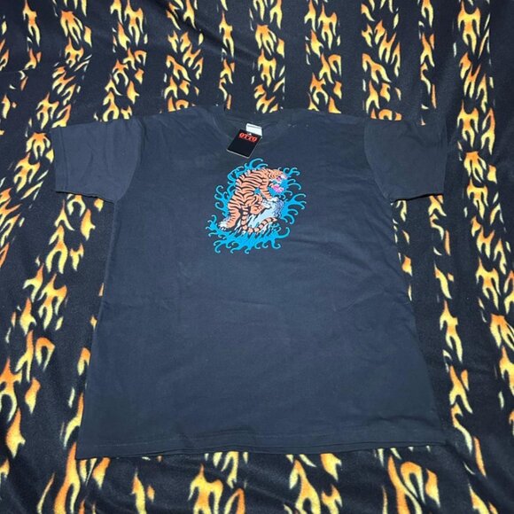Y2K OTTO Comfy Tee Tiger Climbing Rock Crashing Water Waves Portrait Shirt Sz M - Picture 2 of 8